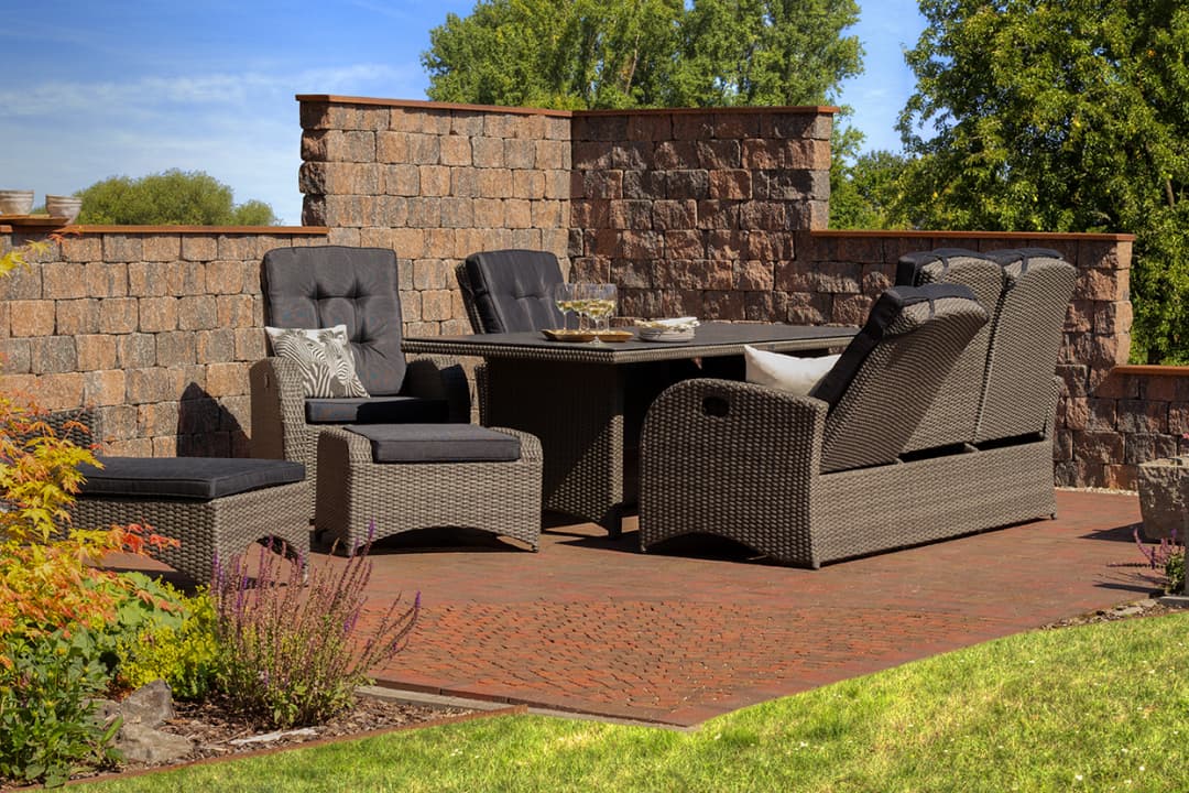 Juan 3er Bank, Lounge Relaxsessel, Liege und Tisch smokey grey