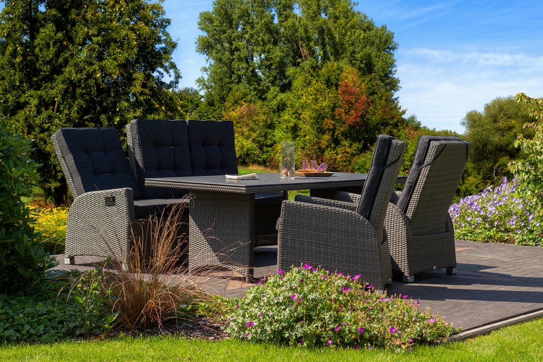 Miraflor Juan Tisch Spraystone mit Dining Relaxsesseln und Loungebank