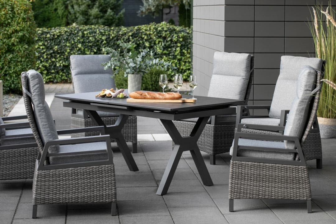 Montana Dining Relaxsessel dark grey mit Hammond Ausziehtisch im Detail
