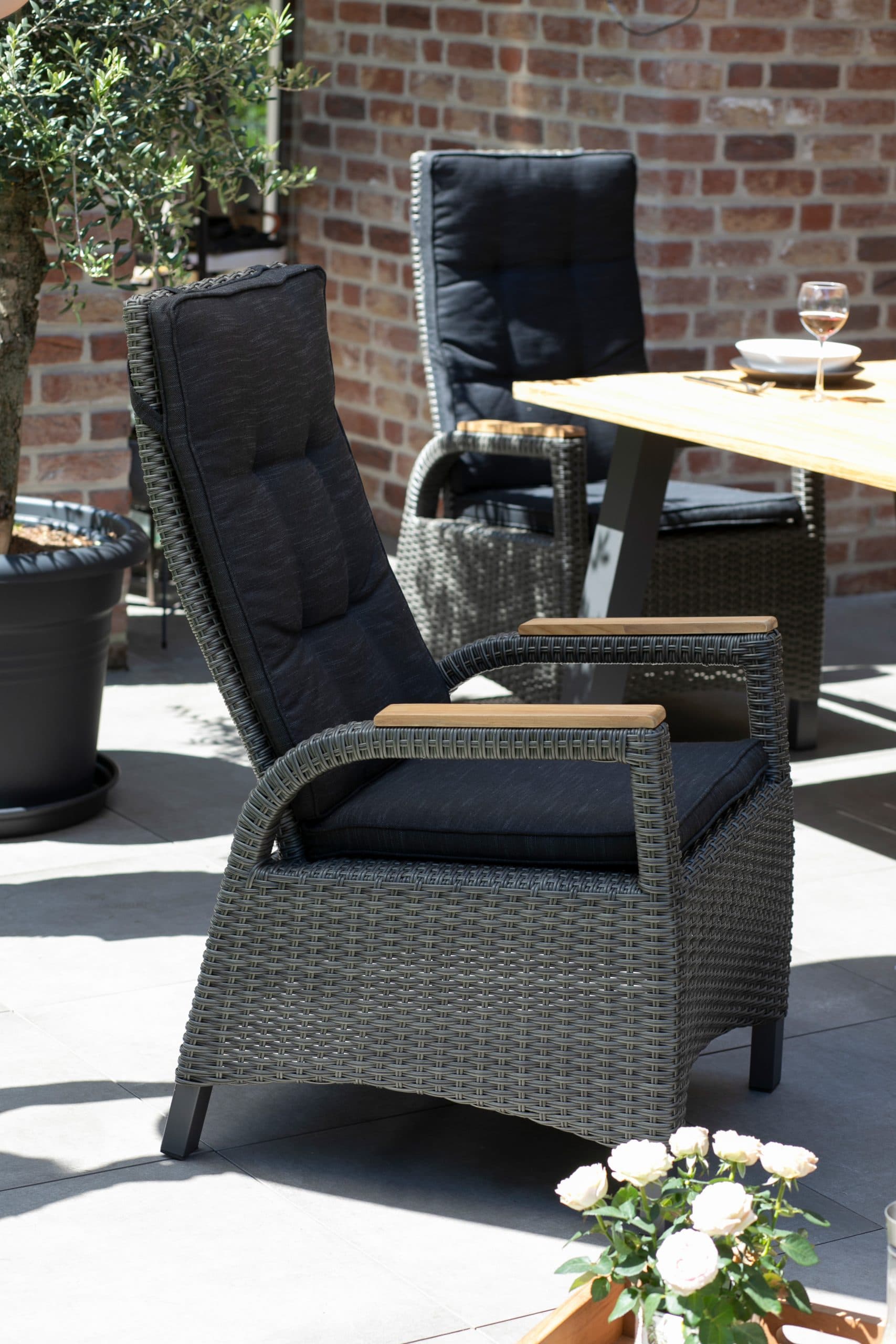 Montana Dining Relaxsessel smokey grey mit Vermont Tisch