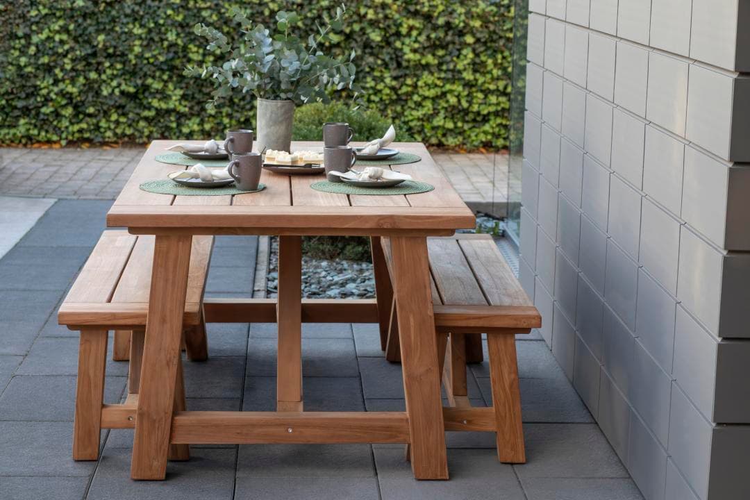 Tisch des Woodie Biergarten Sets
