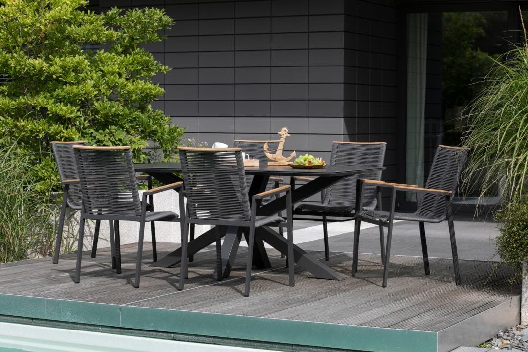 Montana Diningstapelsessel mit Livingston Tisch auf der Terrasse
