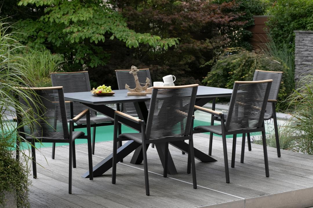 Livingston Tisch mit Montana Diningstapelsesseln Rope mit Teakarmlehne