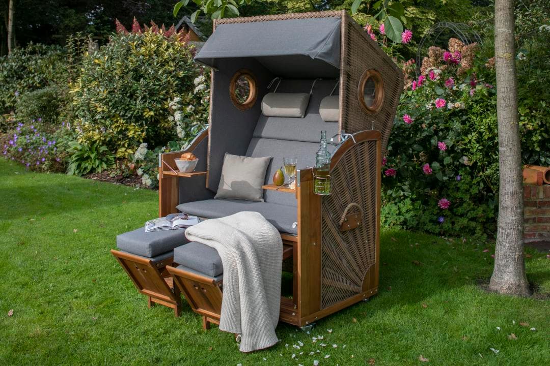 Strandkorb Trend 45 PE walnut: mit Becher- und Flaschenhalter und Kuscheldecke