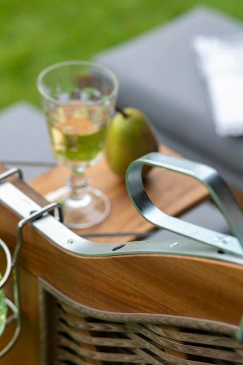 Strandkorb Trend 45 PE walnut: mit Becher- und Flaschenhalter