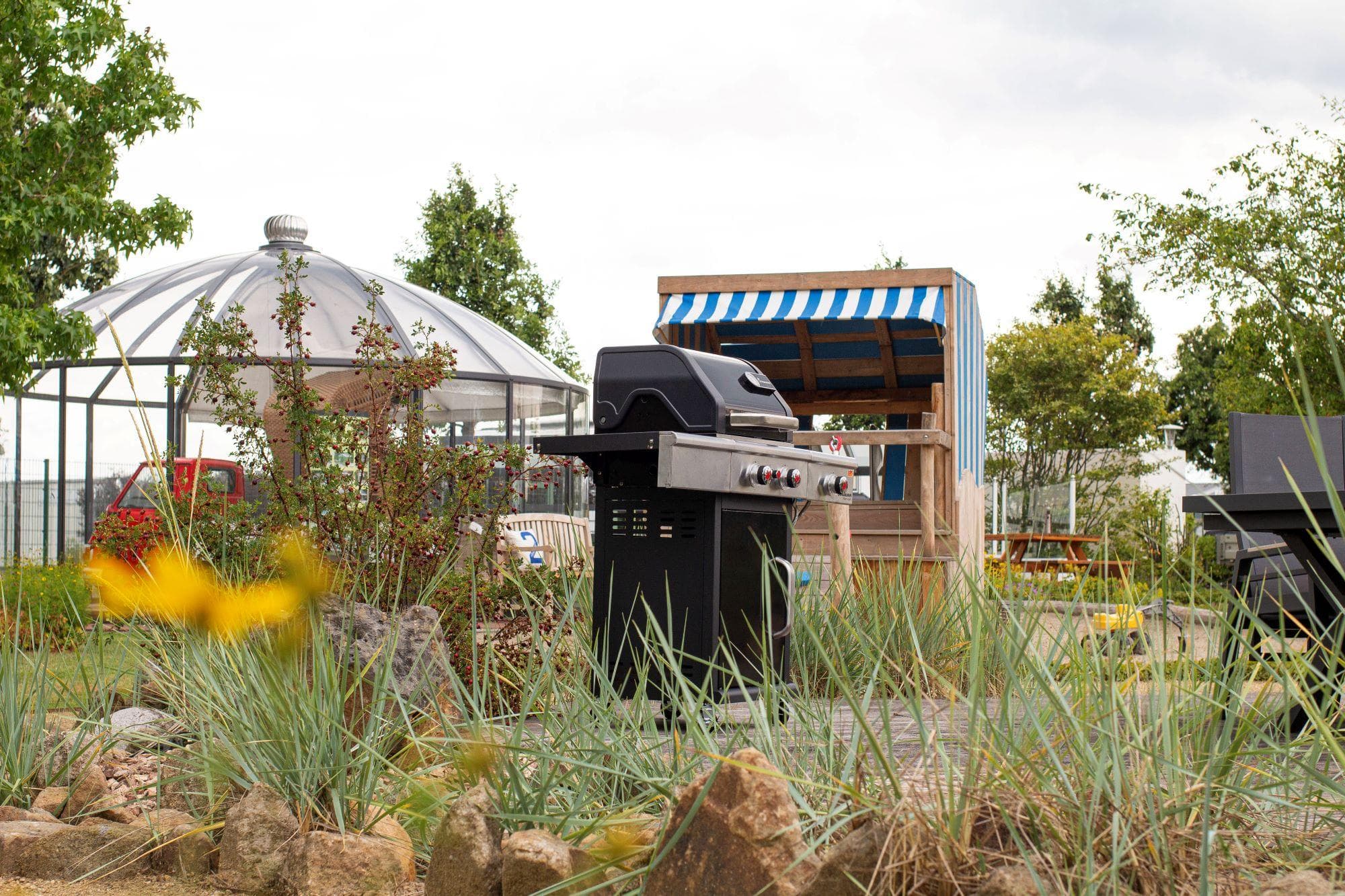 Ideengarten mit Grillplatz und Strandkorb